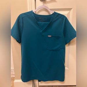 Figs Pacific Blue Catarina Top + Zamora Jogger Scrubs